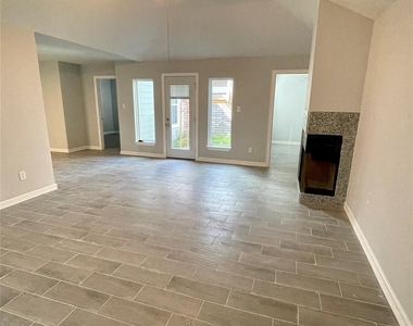 9415 Westacre Place - Photo Thumbnail 3