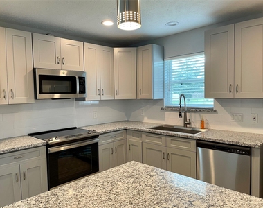 9415 Westacre Place - Photo Thumbnail 9