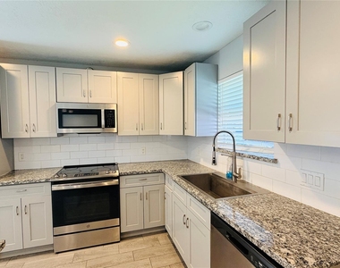 9415 Westacre Place - Photo Thumbnail 8
