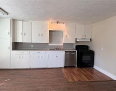 726 4th Street - Photo Thumbnail 2
