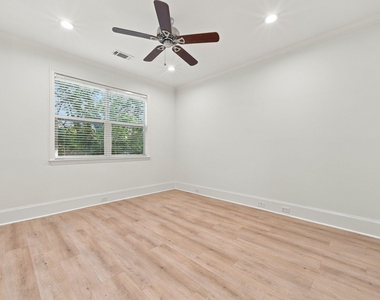5531 Pine Street - Photo Thumbnail 20