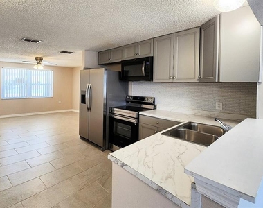 13738 Melanie Avenue - Photo Thumbnail 5