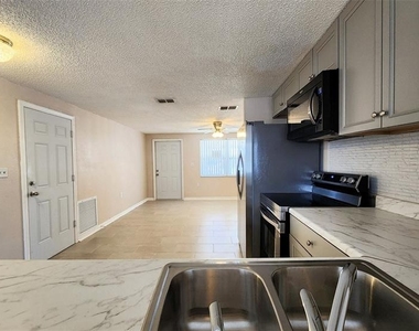 13738 Melanie Avenue - Photo Thumbnail 6
