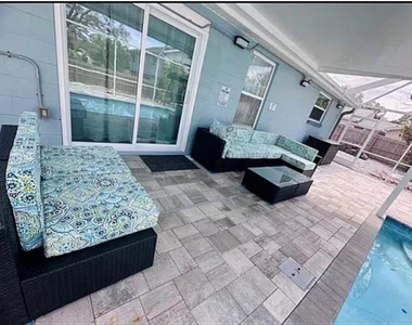 10940 Dorothy Lane - Photo Thumbnail 6