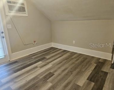 700 Grove Street N - Photo Thumbnail 4