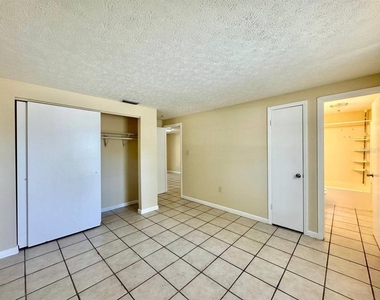 7601 S Swoope Street - Photo Thumbnail 9