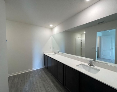 5230 New Friendship Place - Photo Thumbnail 17