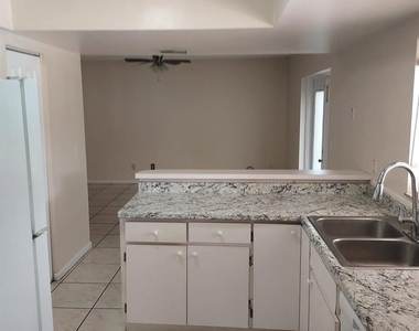 5205 Dublin Place - Photo Thumbnail 7