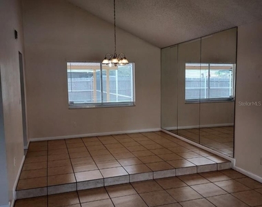 5205 Dublin Place - Photo Thumbnail 3
