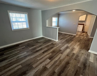 11 Sw 7th Avenue - Photo Thumbnail 2