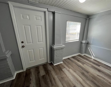 11 Sw 7th Avenue - Photo Thumbnail 1