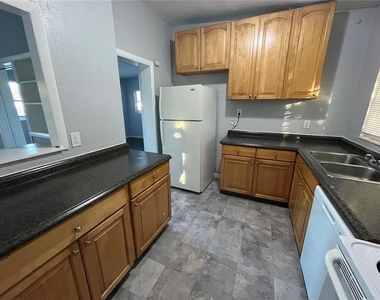 510 Manor Drive - Photo Thumbnail 4