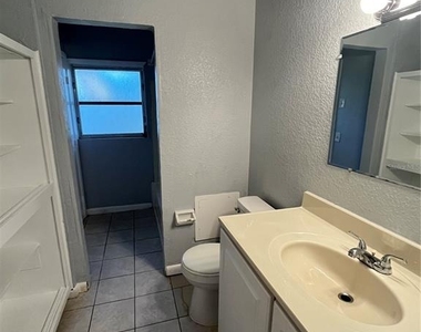 510 Manor Drive - Photo Thumbnail 9