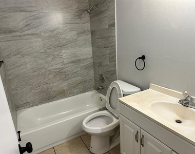 5219 Via Hacienda Circle - Photo Thumbnail 9