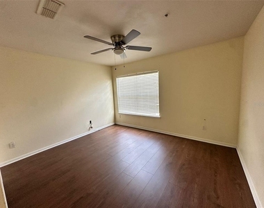 8957 Lee Vista Boulevard - Photo Thumbnail 7