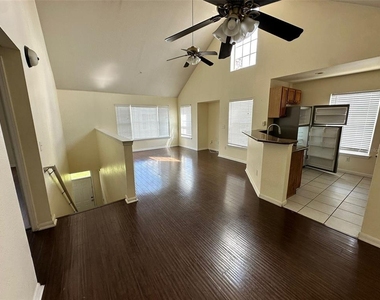 8957 Lee Vista Boulevard - Photo Thumbnail 4