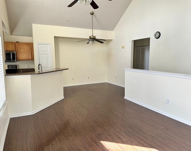 8957 Lee Vista Boulevard - Photo Thumbnail 5