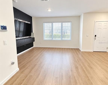 580 Preston Cove Drive - Photo Thumbnail 5