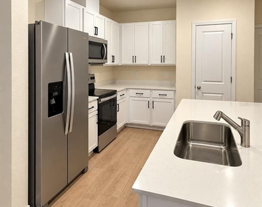 580 Preston Cove Drive - Photo Thumbnail 10