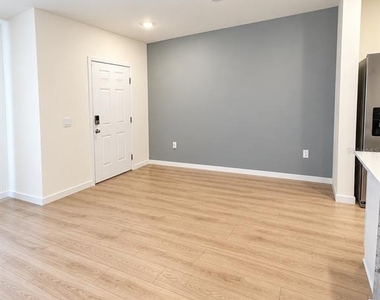 580 Preston Cove Drive - Photo Thumbnail 4