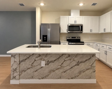 580 Preston Cove Drive - Photo Thumbnail 7
