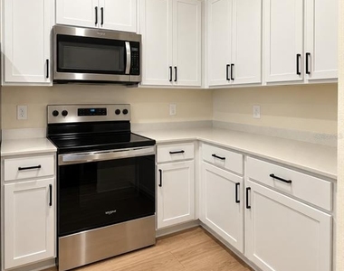 580 Preston Cove Drive - Photo Thumbnail 9