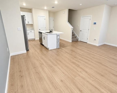 580 Preston Cove Drive - Photo Thumbnail 3