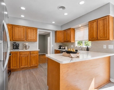 160 Dommerich Drive - Photo Thumbnail 13