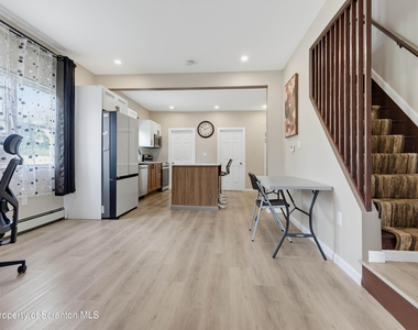 1417-1419 Gardner Avenue - Photo Thumbnail 7