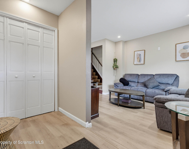 1417-1419 Gardner Avenue - Photo Thumbnail 3