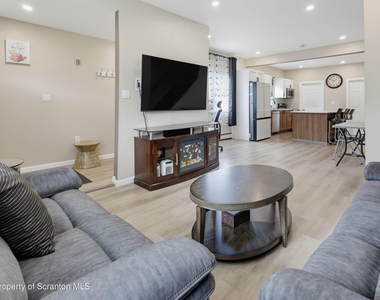 1417-1419 Gardner Avenue - Photo Thumbnail 4