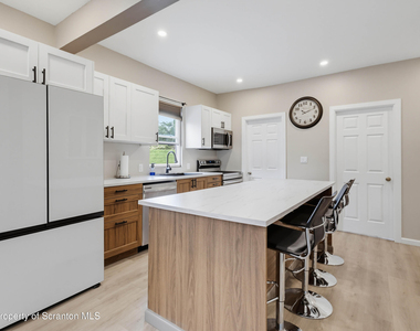 1417-1419 Gardner Avenue - Photo Thumbnail 8