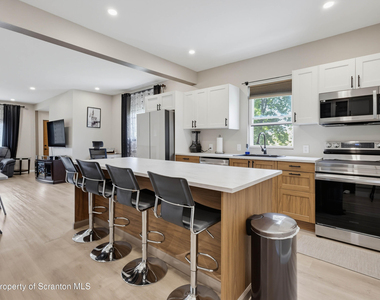 1417-1419 Gardner Avenue - Photo Thumbnail 10