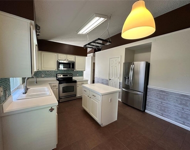 3227 Herons Point Circle - Photo Thumbnail 12