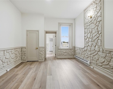 521 N Front Street - Photo Thumbnail 3