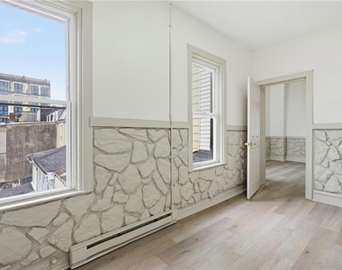 521 N Front Street - Photo Thumbnail 2