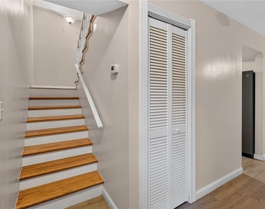 2701 Ne 10th Street - Photo Thumbnail 1