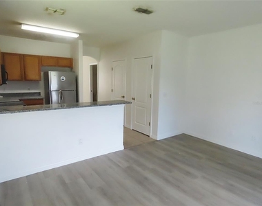 427 Wilton Circle - Photo Thumbnail 4
