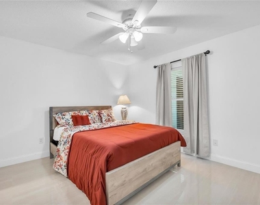 4211 Floating Orchid Court - Photo Thumbnail 10