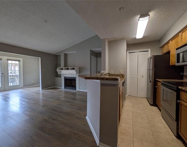 249 Afton Square - Photo Thumbnail 7