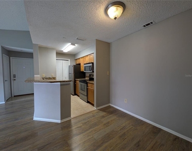 249 Afton Square - Photo Thumbnail 6