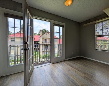 249 Afton Square - Photo Thumbnail 21