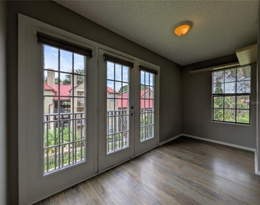 249 Afton Square - Photo Thumbnail 3