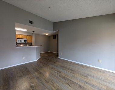 249 Afton Square - Photo Thumbnail 5