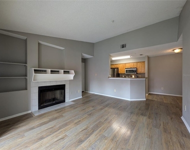 249 Afton Square - Photo Thumbnail 4