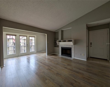 249 Afton Square - Photo Thumbnail 2