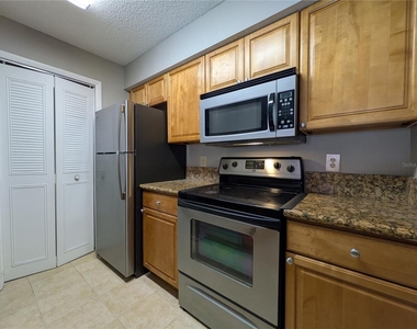 249 Afton Square - Photo Thumbnail 8