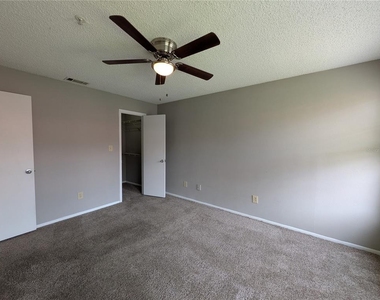 249 Afton Square - Photo Thumbnail 16