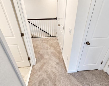 9868 Walkway Drive - Photo Thumbnail 15