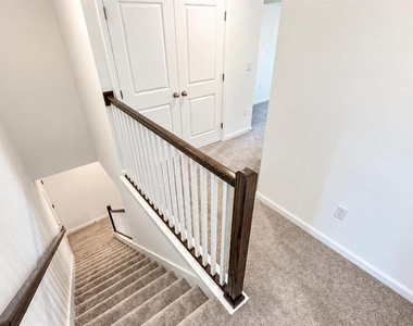 9868 Walkway Drive - Photo Thumbnail 8